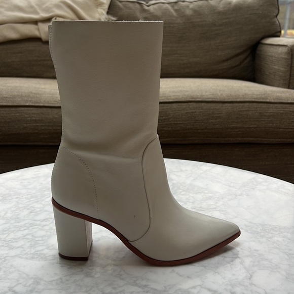 Schutz. Anaflor Pearl Tumbled Leather Boot. 7.5 - Picture 5 of 14